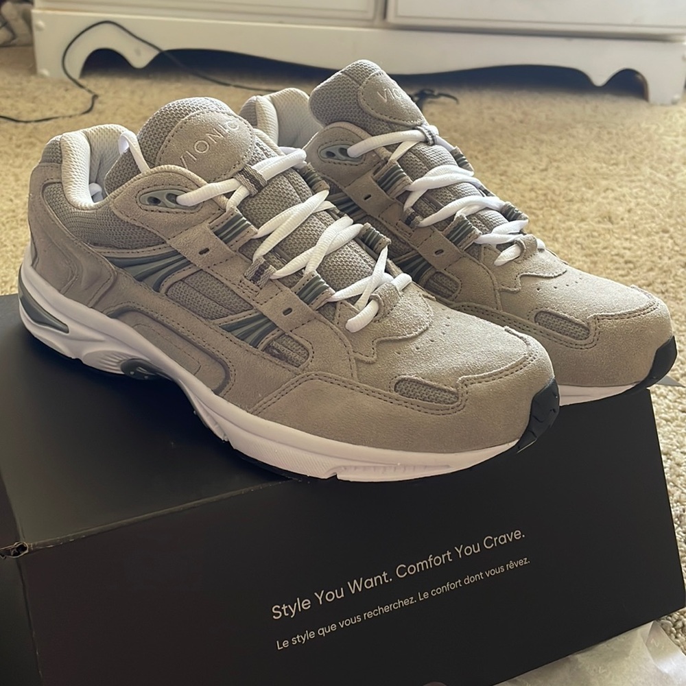 Brand new men’s vionic walking shoes